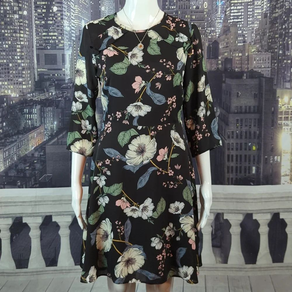 Red herring sz 8 Lined 1/2 Sleeve Floral A-Line Dress with Back Cut Out